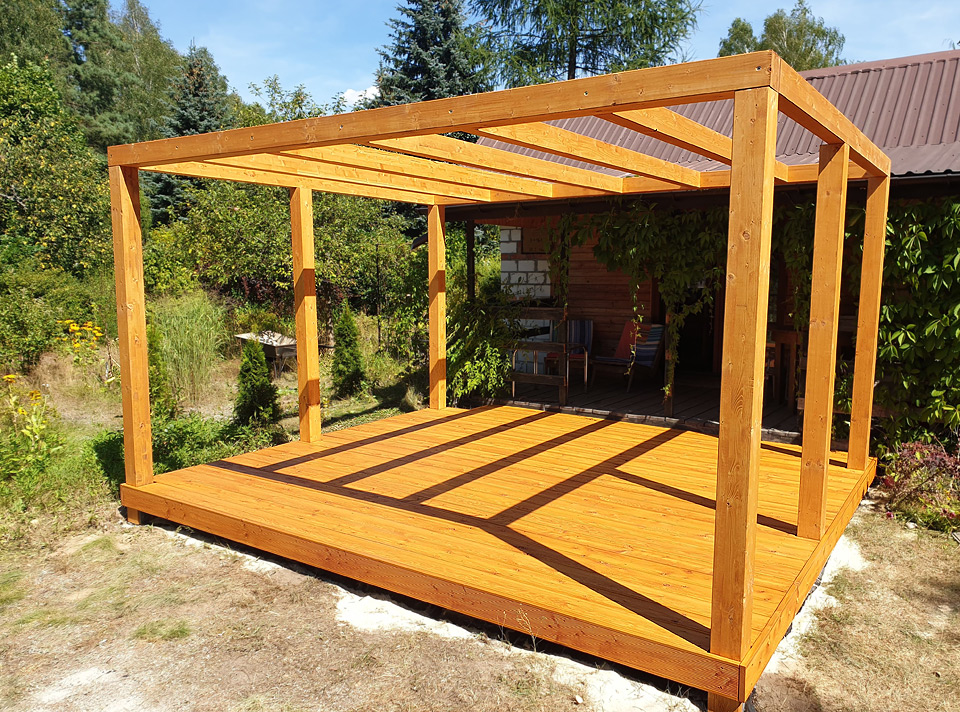 Taras z modrzewia i pergola z BSH